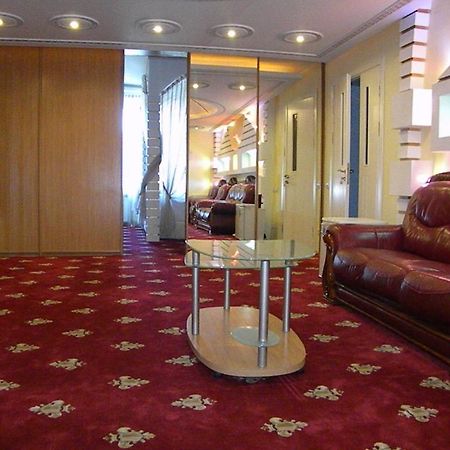 Gloria Mini-Hotel Chişinǎu Buitenkant foto