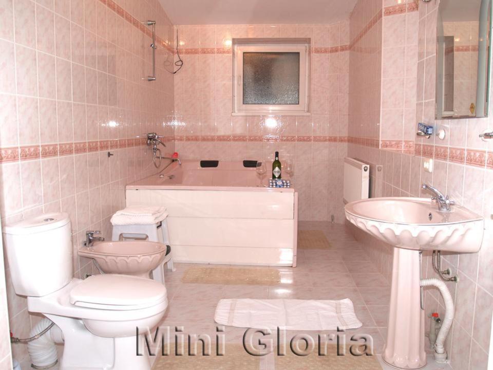 Gloria Mini-Hotel Chişinǎu Buitenkant foto